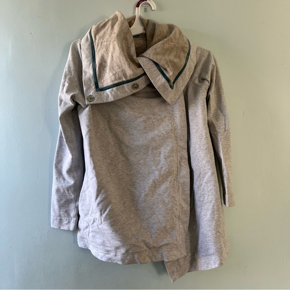 Lululemon Savasana Wrap heathered oat color, with pencil sketch interior…